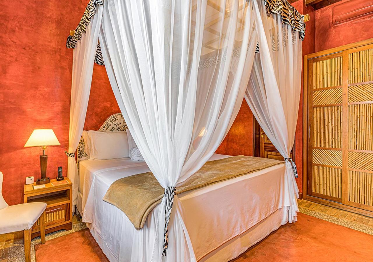 Dpny Beach Hotel & Spa Ilhabela Eksteriør billede A bed with a mosquito net