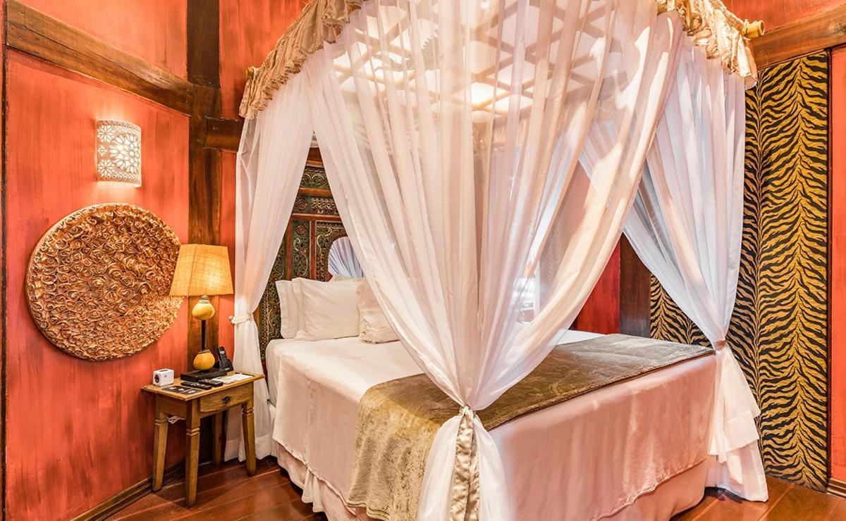 Dpny Beach Hotel & Spa Ilhabela Eksteriør billede A mosquito net over a bed